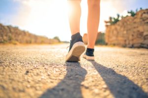 That Silly Little Walk Trend Actually Has Incredible Benefits – Both Physically and Mentally 